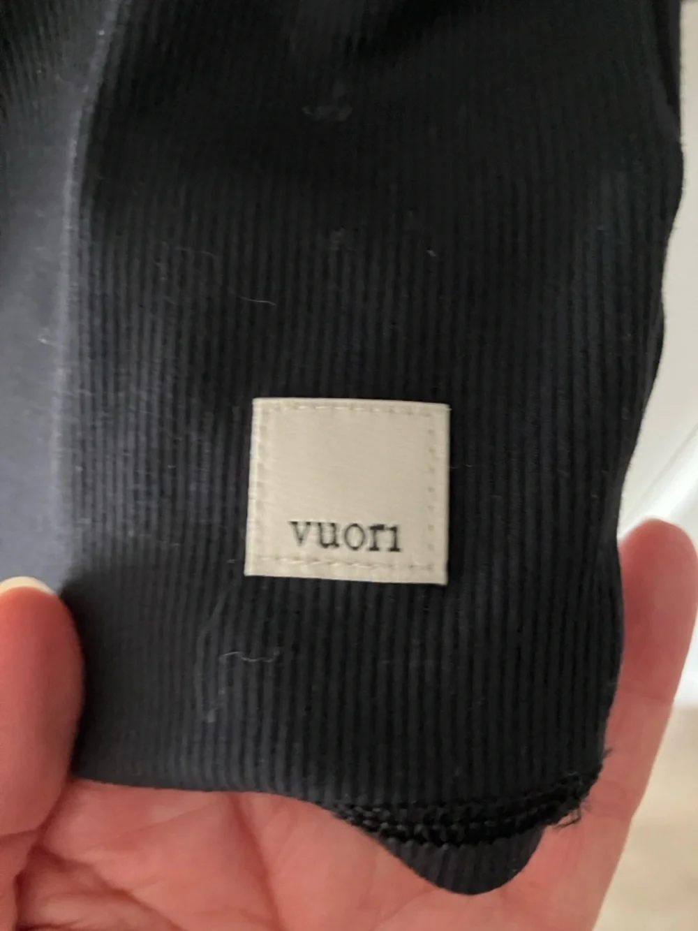 New with Tags: Vuori Short Sleeve Tee in Black - Picture 4 of 6
